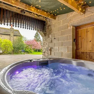 Wellbeing Escape Hot Tub & Holiday home Malham